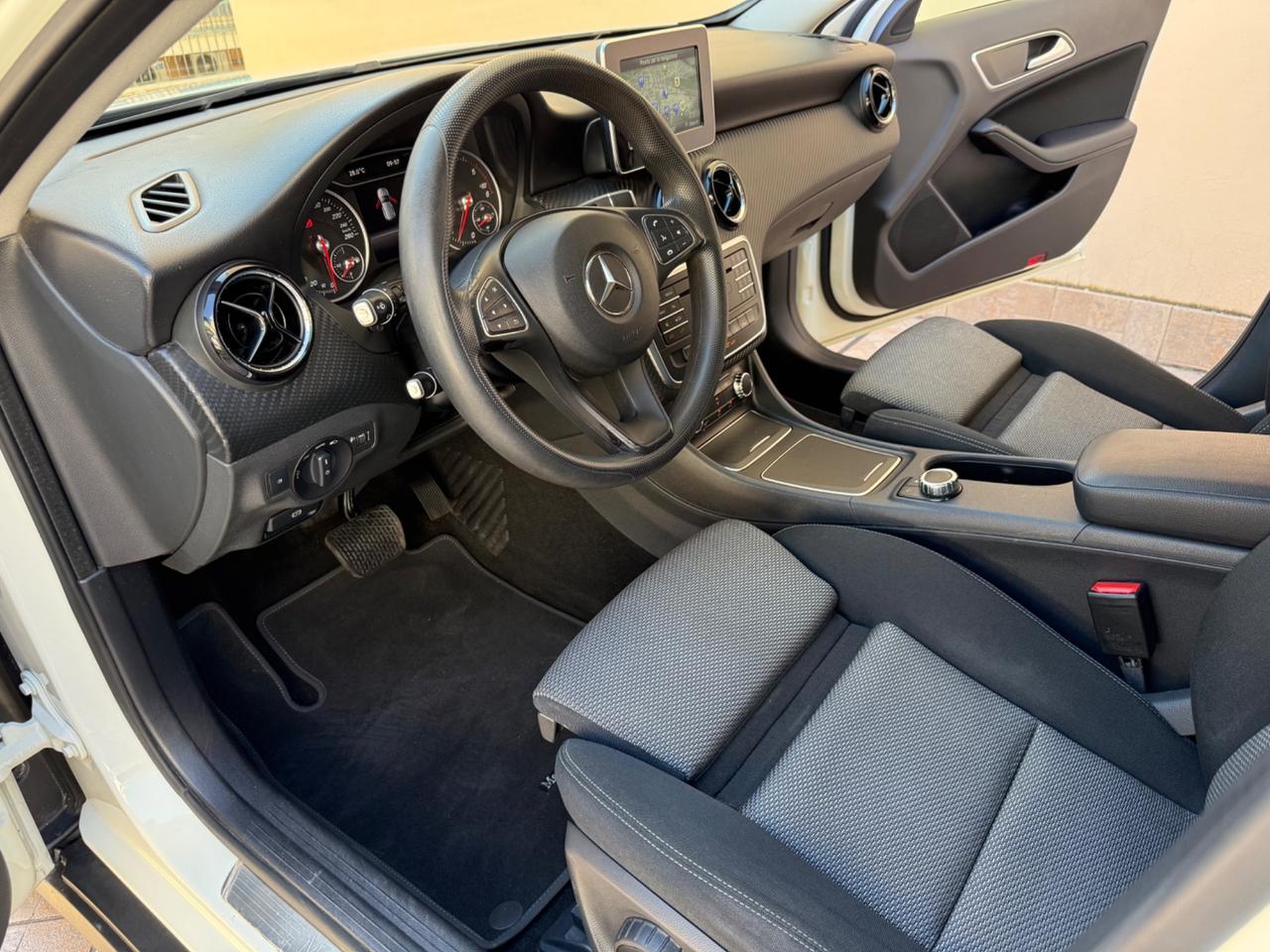Mercedes-benz GLA 200 d Automatic Business