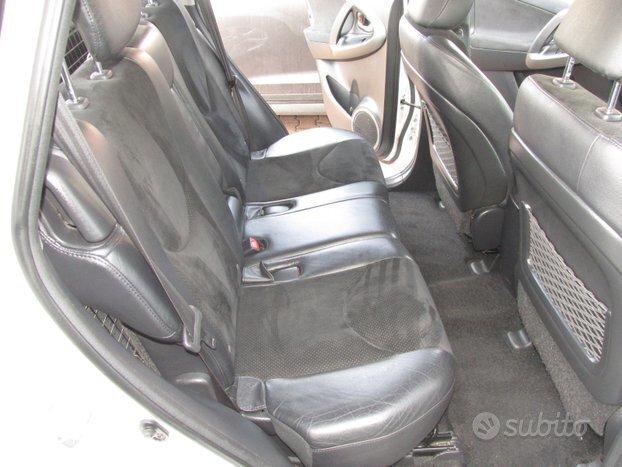 Toyota RAV 4 2.2 D-4D 4x4 DA VETRINA 2011