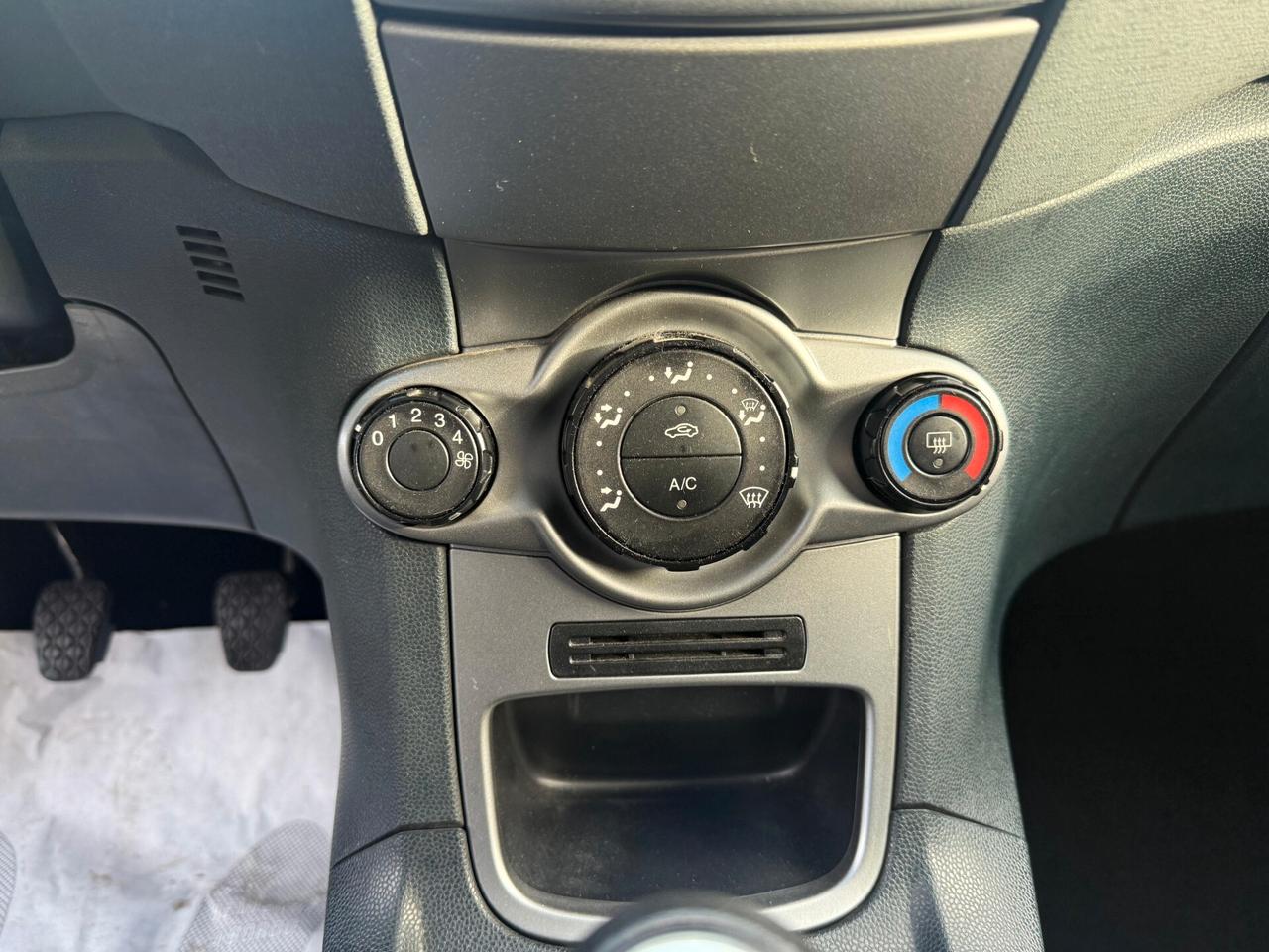 Ford Fiesta 1.4 5 porte - GPL Titanium UNICO PROPRIETARIO