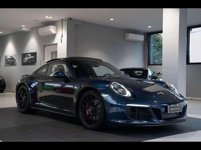 Porsche 911 Coupe 3.0 Carrera 4 GTS