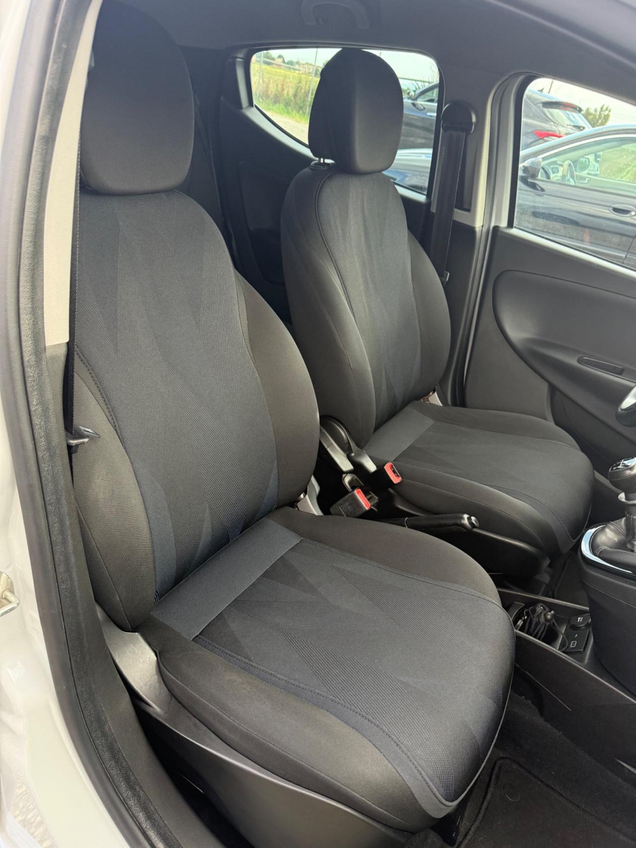 Lancia Ypsilon 1.2 69 CV 5 porte GPL Ecochic Silver
