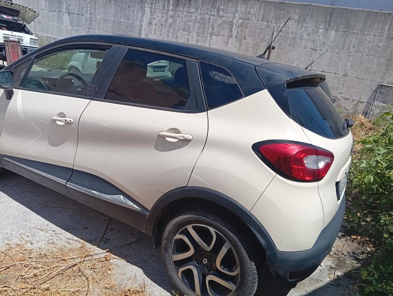 Renault Captur 1.5 dCi sinistrata incidentata km90000