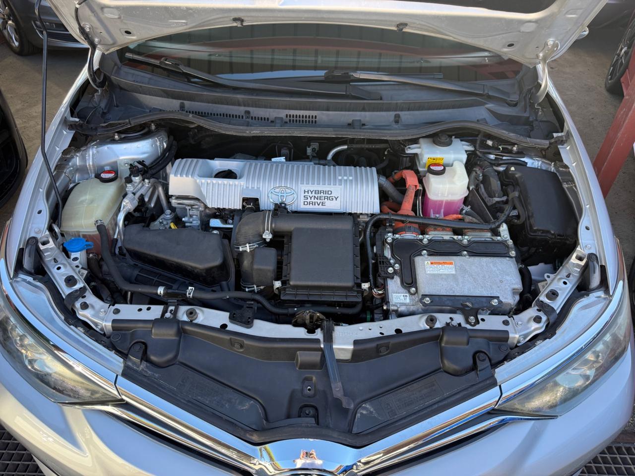 Auris Touring Sports 1.8 Hybrid Lounge-70 mila km -unipro