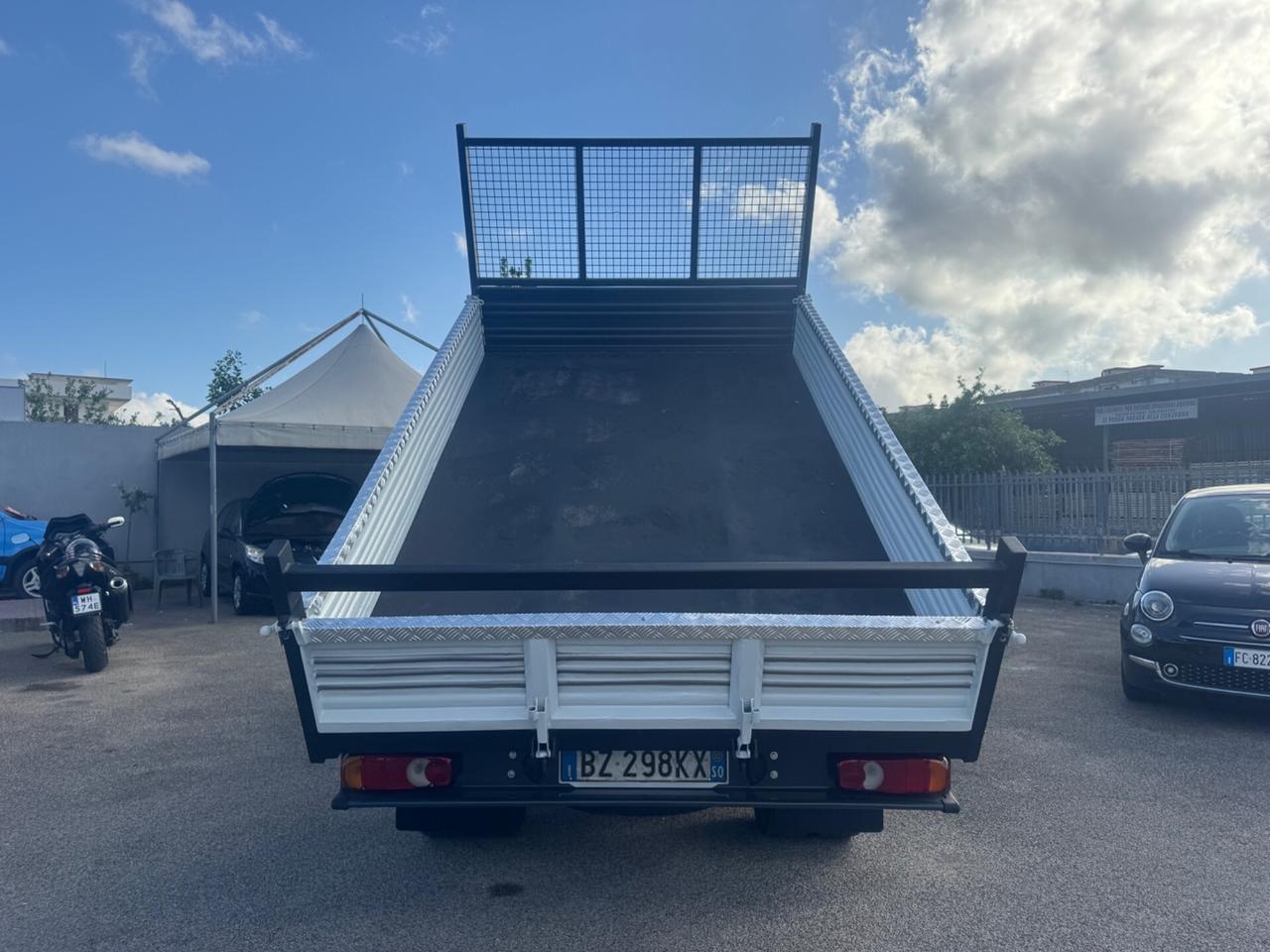 Nissan Cabstar 3.0 TDI Ribaltabile Trilaterale