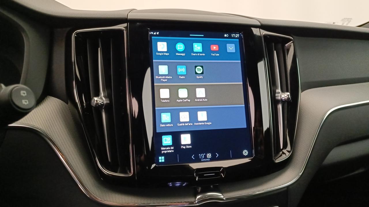 VOLVO XC60 2.0 b4 Plus Dark auto