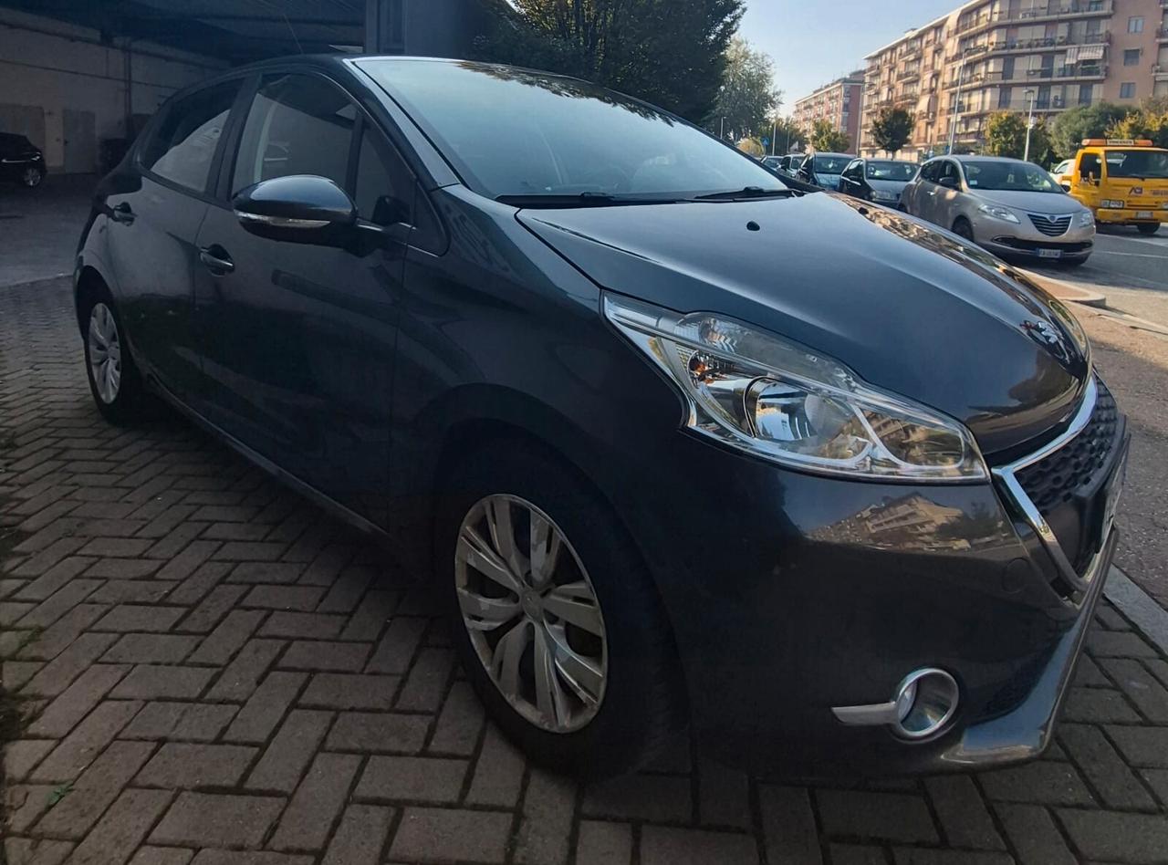 Peugeot 208 1.4 HDi 68 CV 5 porte Allure