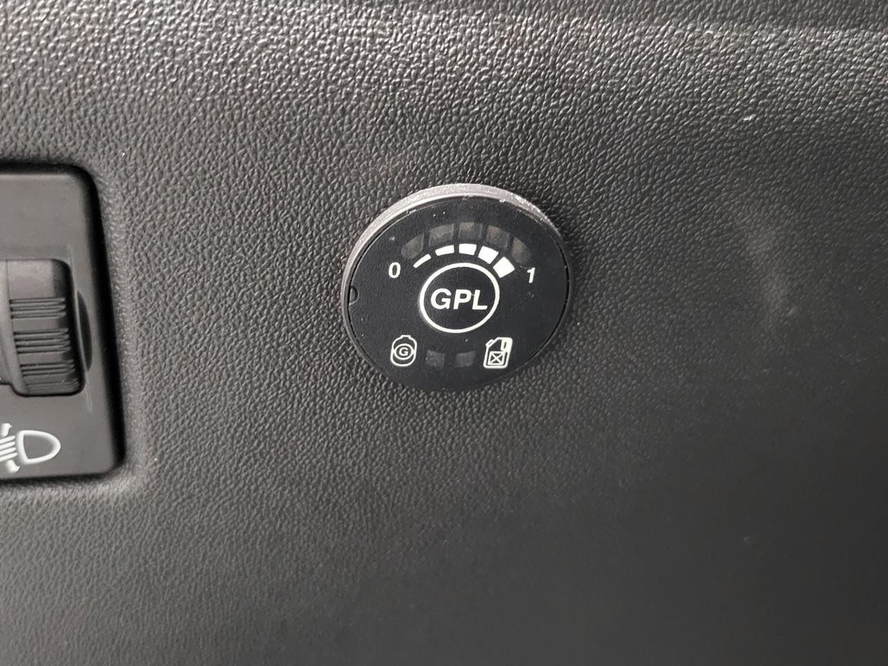 Peugeot 208 - 2017 PureTech 82 Cv GPL Allure