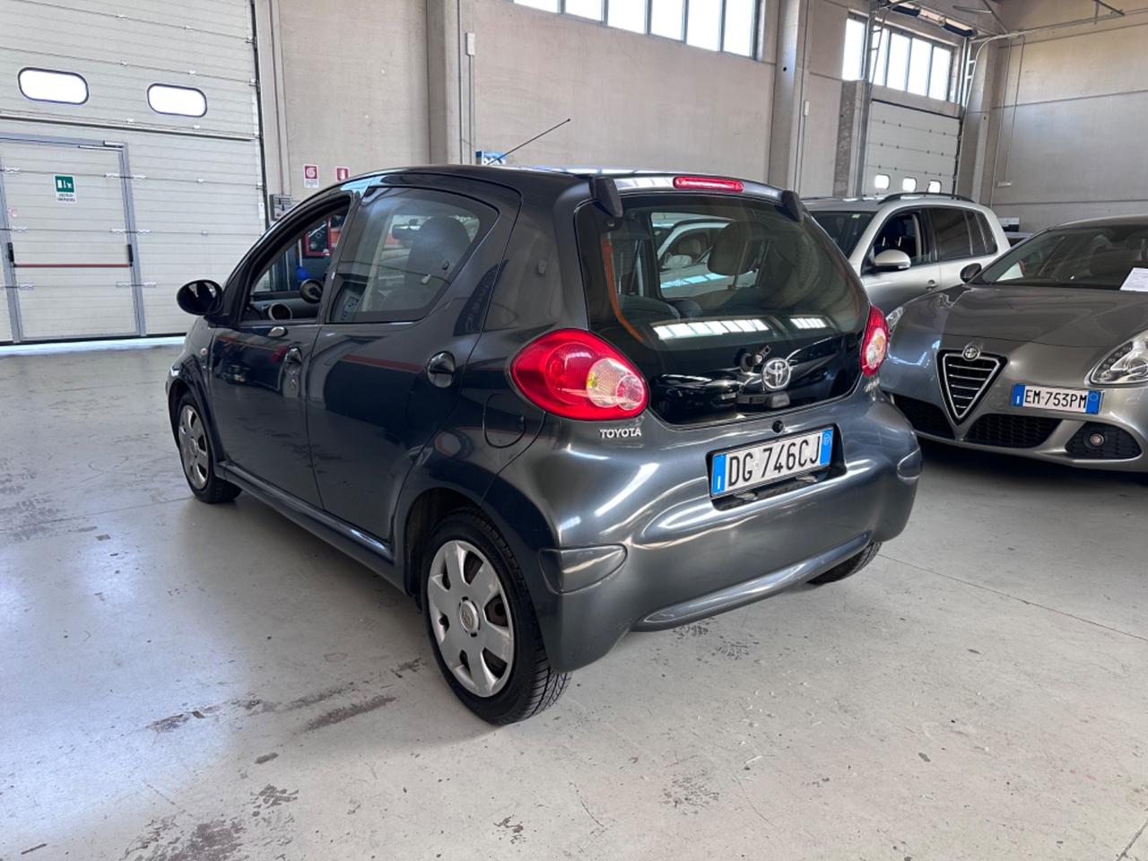 Toyota Aygo 1.0 12V VVT-i 5 porte Sol
