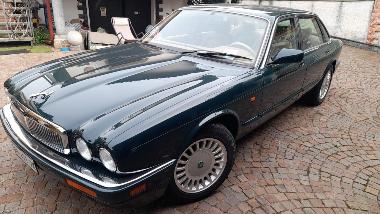 Jaguar XJ Sovereign 4.0 cat