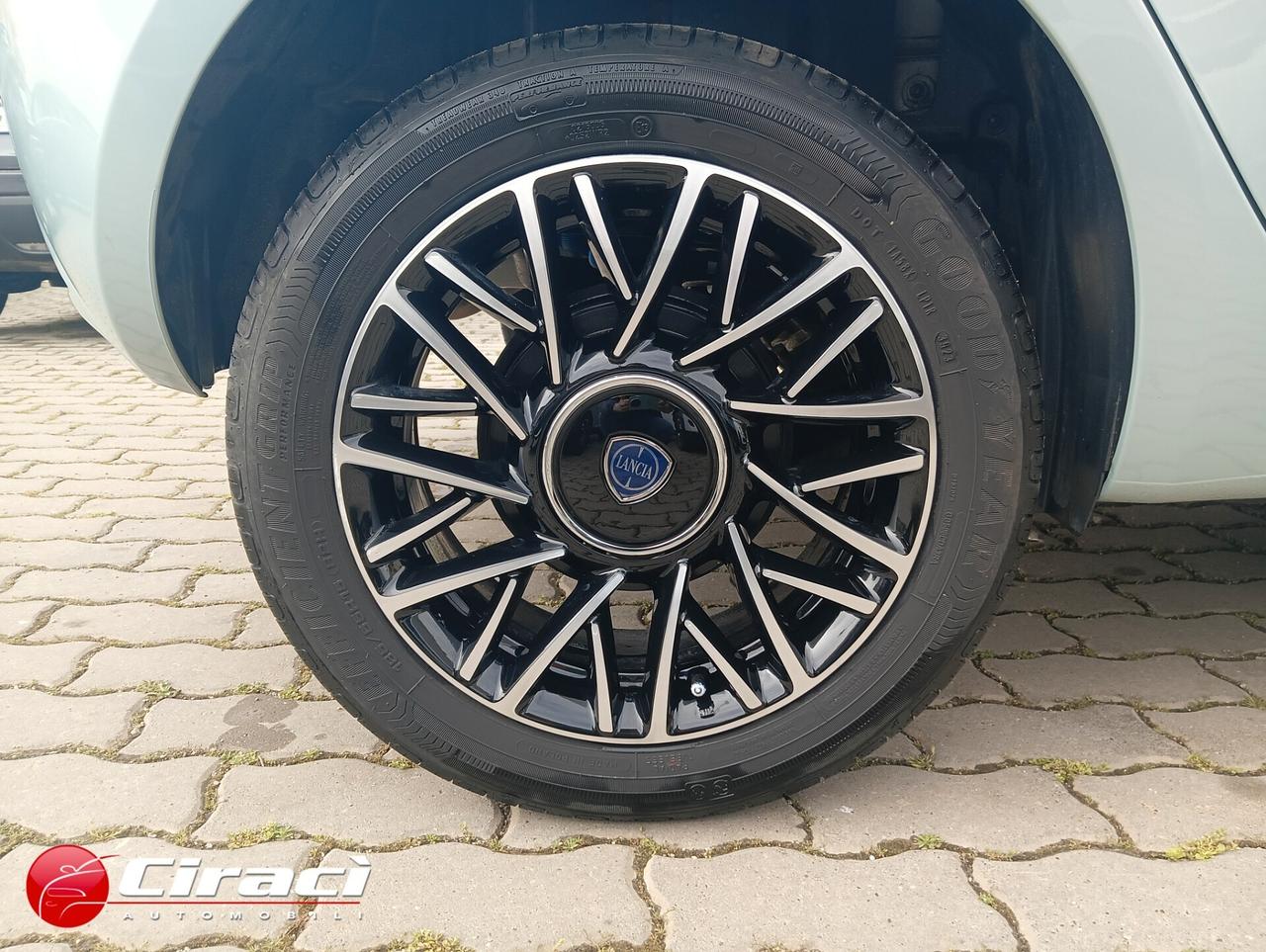 Lancia Ypsilon 1.0 5 p Hybrid Platino