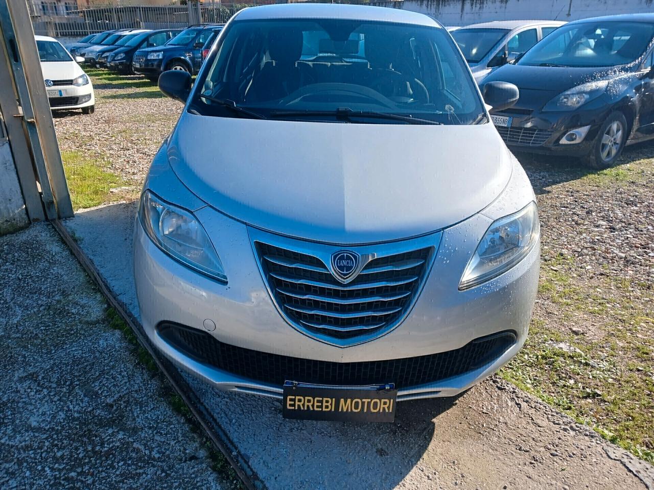 Lancia Ypsilon 0.9 TwinAir 85 CV 5 porte Metano Ecochic Silver