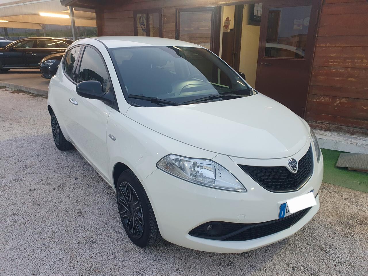 Lancia Ypsilon 1.0 FireFly 5 porte S&S Hybrid Ecochic Gold