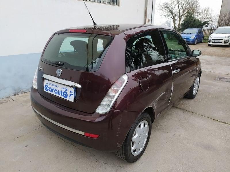 Lancia Ypsilon 1.3 MJT 75 CV Oro