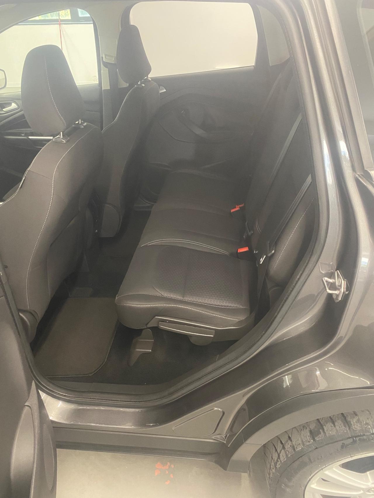 Ford Kuga 1.5 TDCI 120 CV S&S 2WD Powershift ST-Line