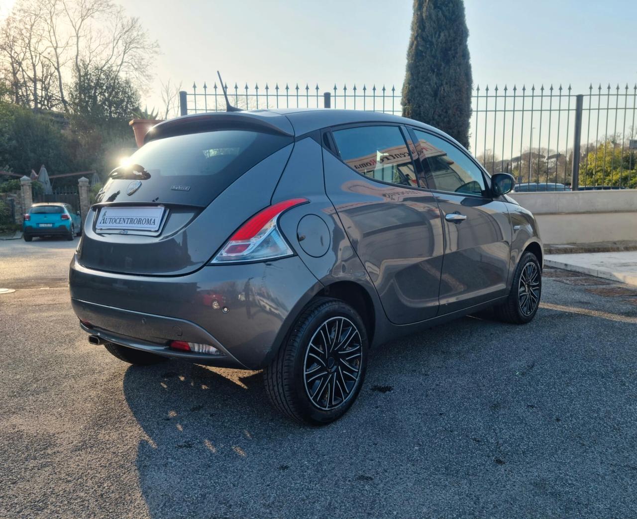 Lancia Ypsilon 1.0 FireFly Hybrid