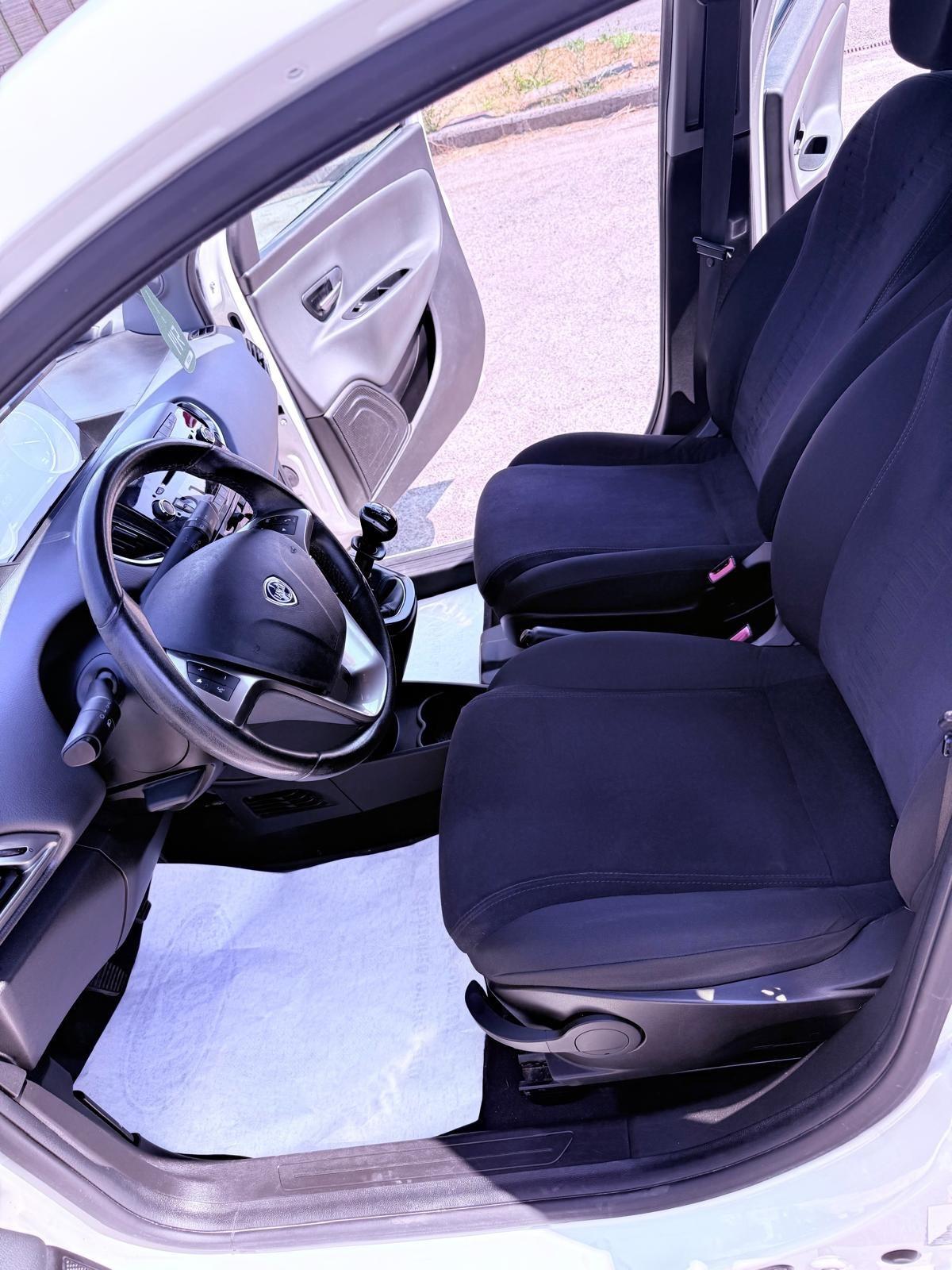 Lancia Ypsilon 1.2 69 CV 5 porte S&S Silver