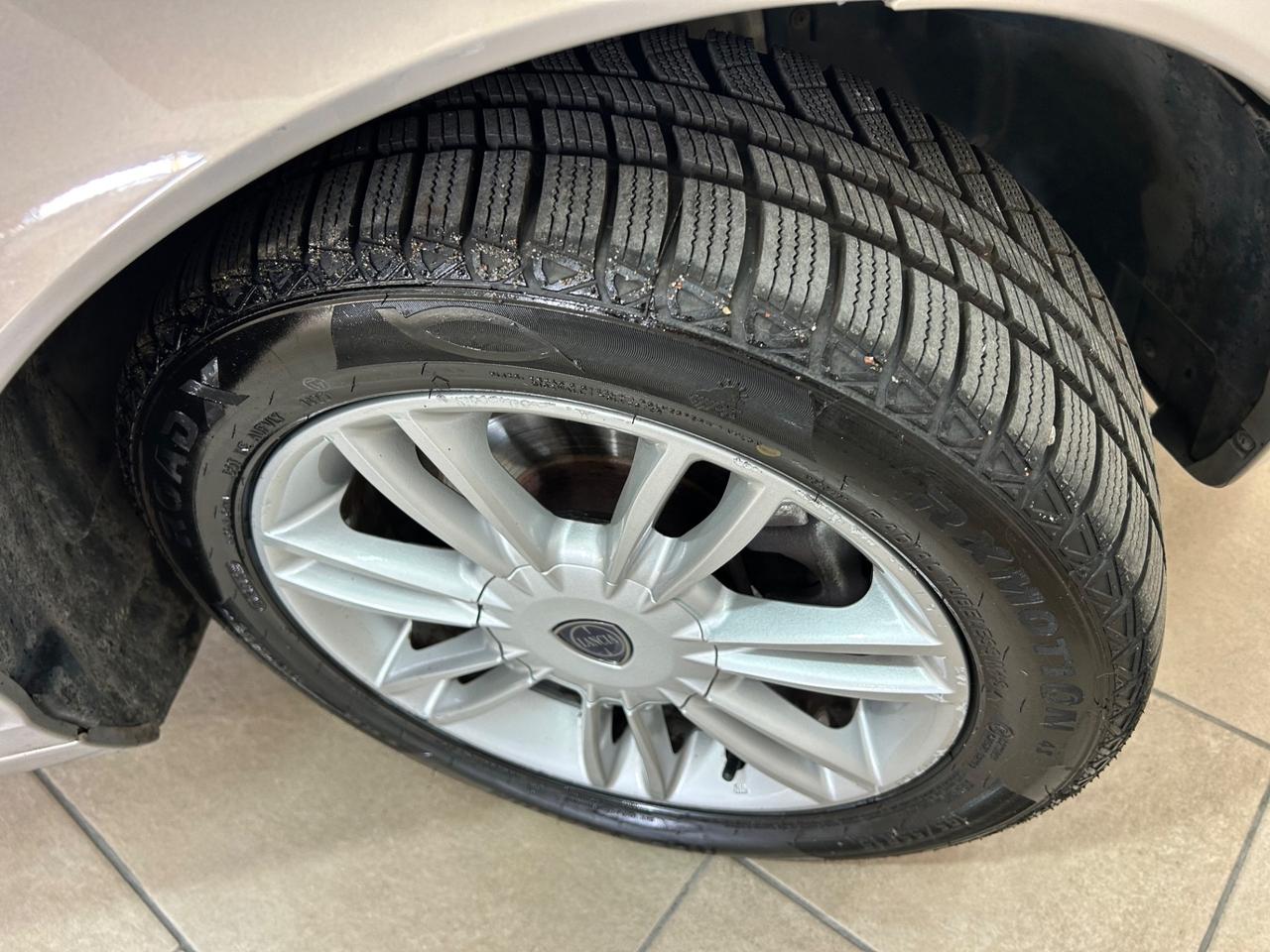 Lancia Ypsilon 1.2 Versus