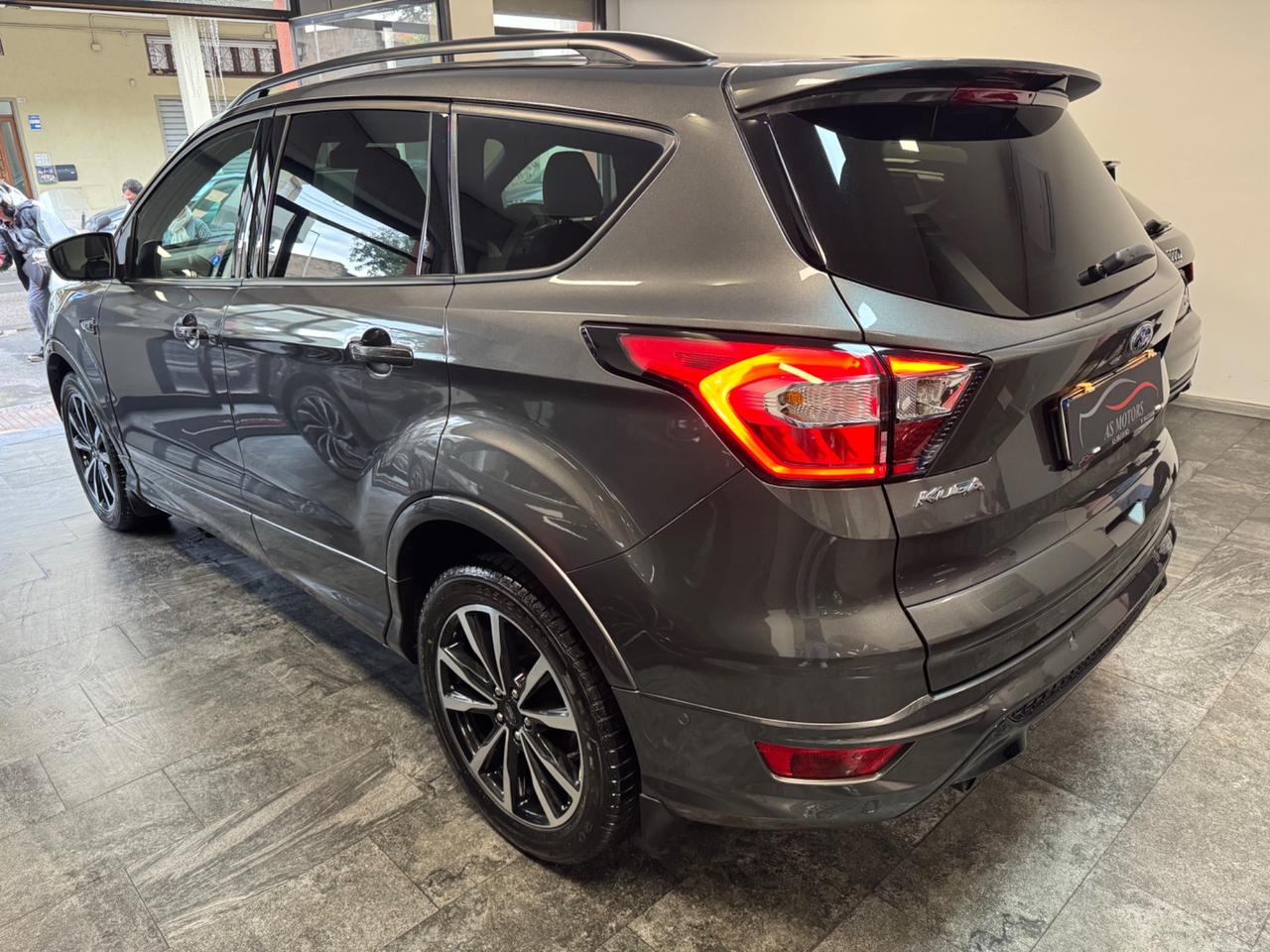 Ford Kuga 2.0 TDCI ST LINE DA VETRINA