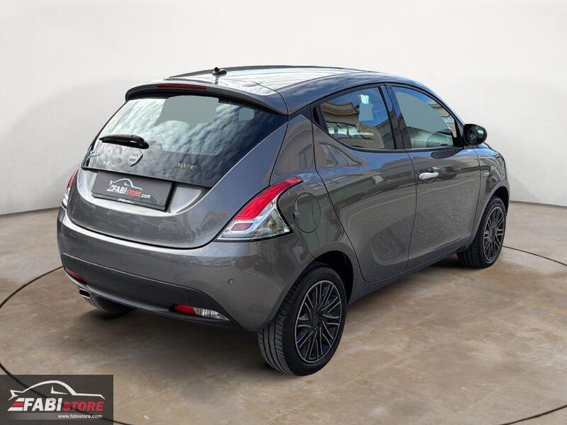 Lancia Ypsilon 1.0 FireFly 70 Cv Hybrid Gold 5 POSTI - Schermo, CarPlay, Ruotino ecc