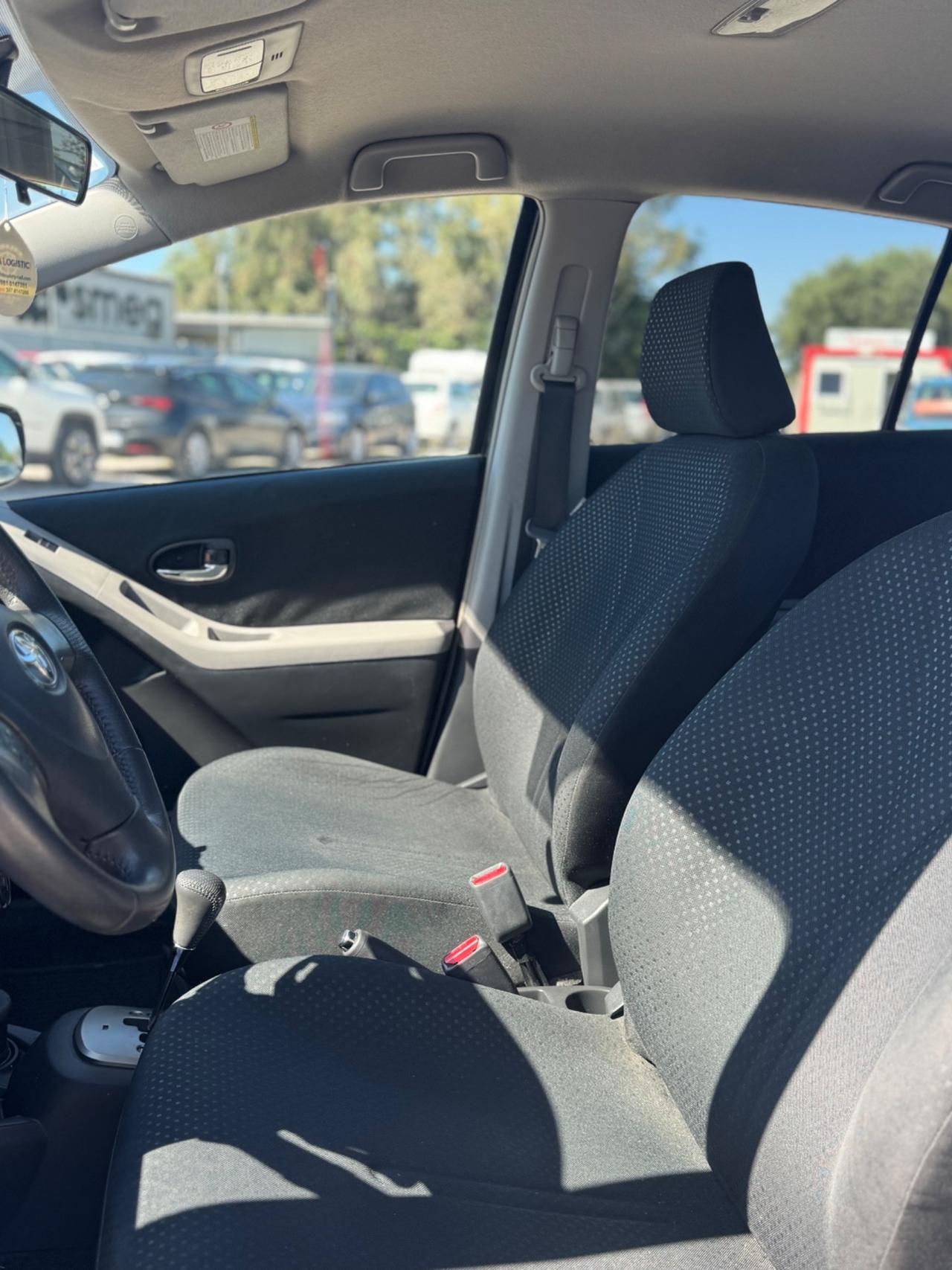 Toyota Yaris 1.0 5 porte Luxury pack automatica