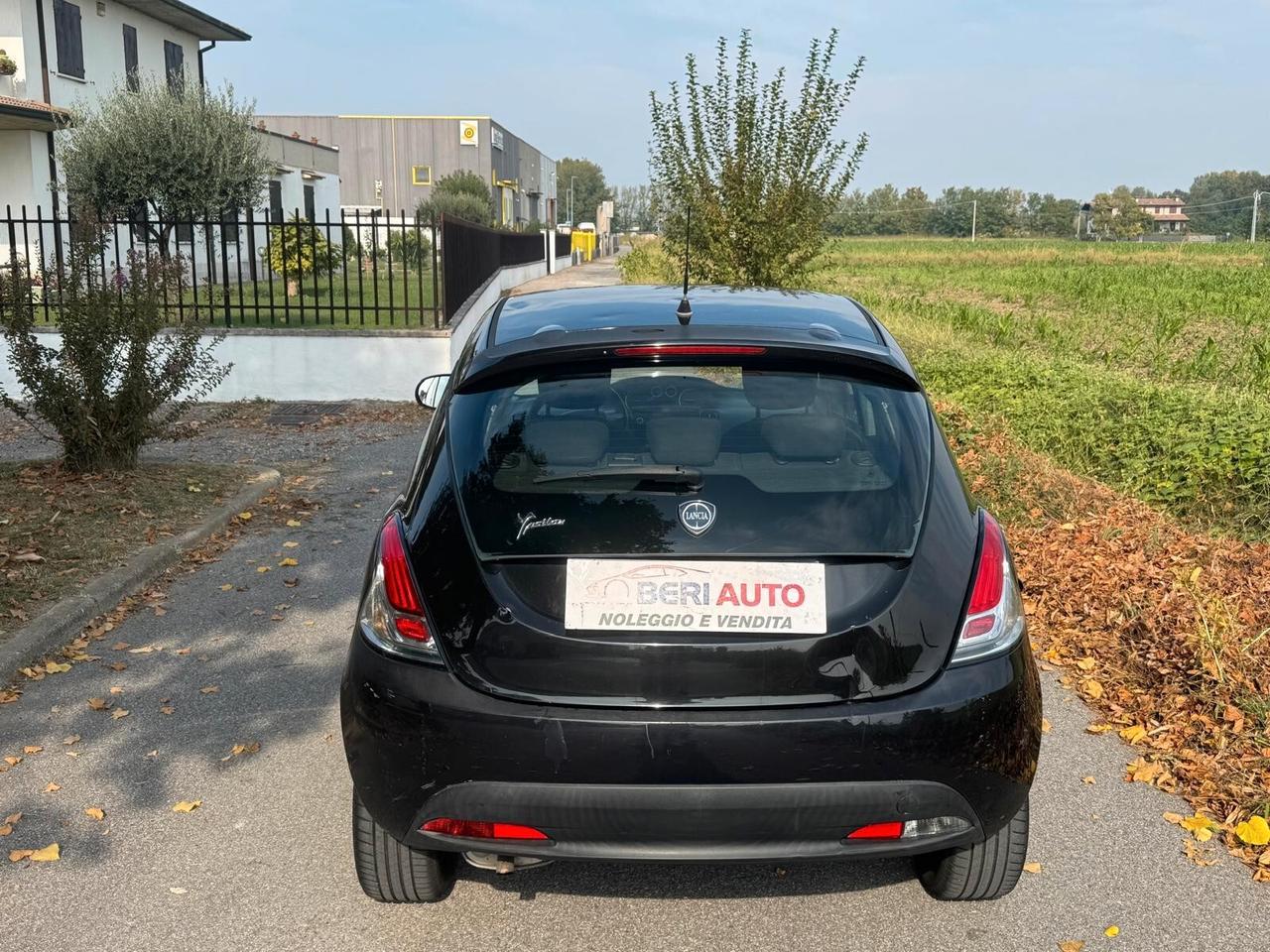 Lancia Ypsilon grandinata