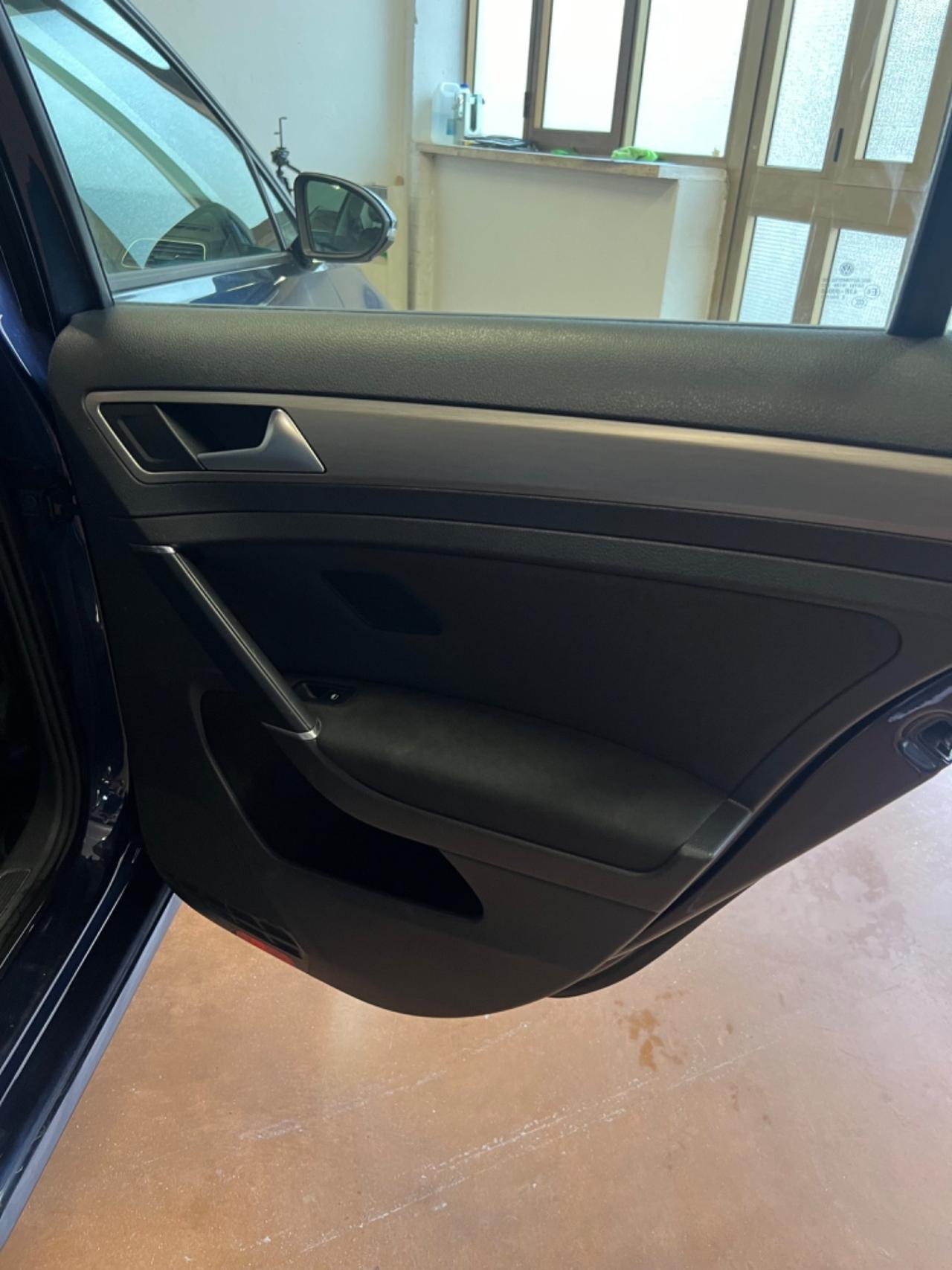 Volkswagen Golf Variant 1.6 TDI 105 CV DSG Highline BlueMotion Tech.