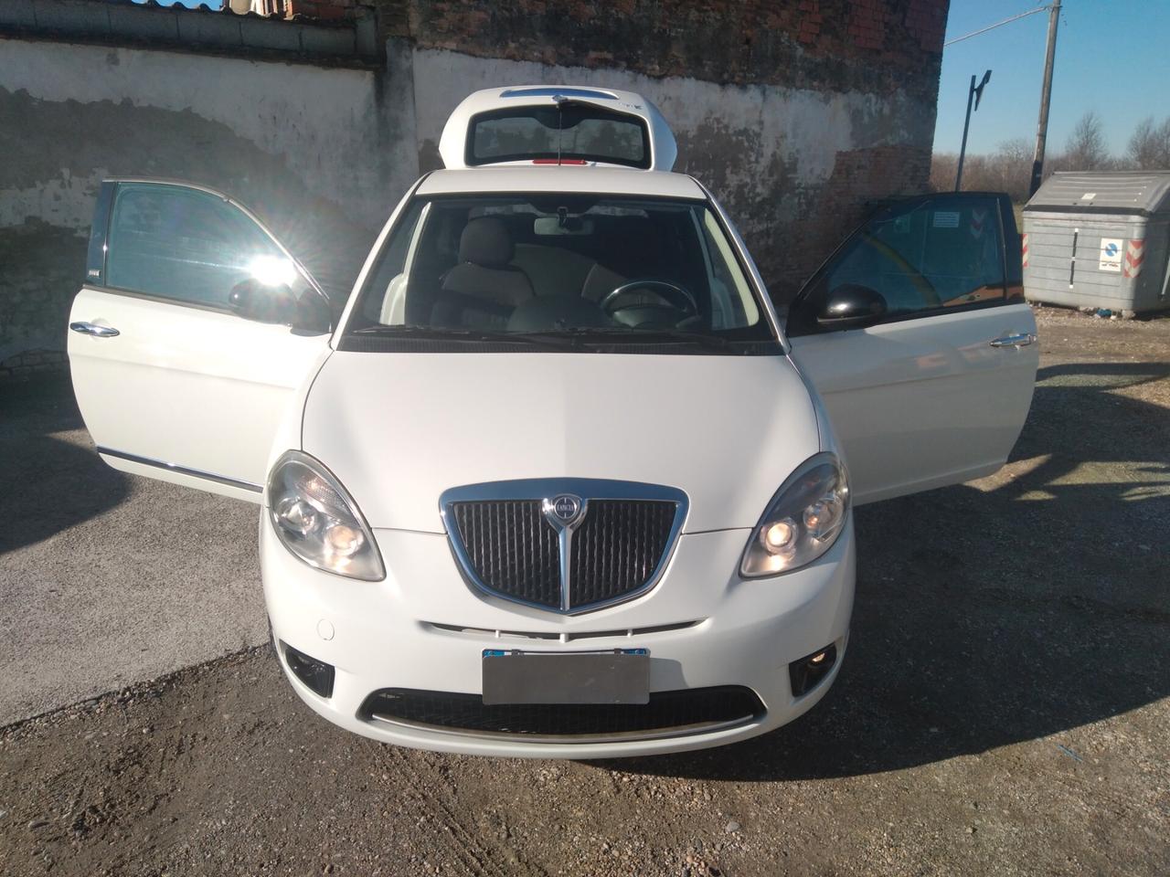 Lancia Ypsilon 1.2 69 CV Diva euro5 x neopatentati