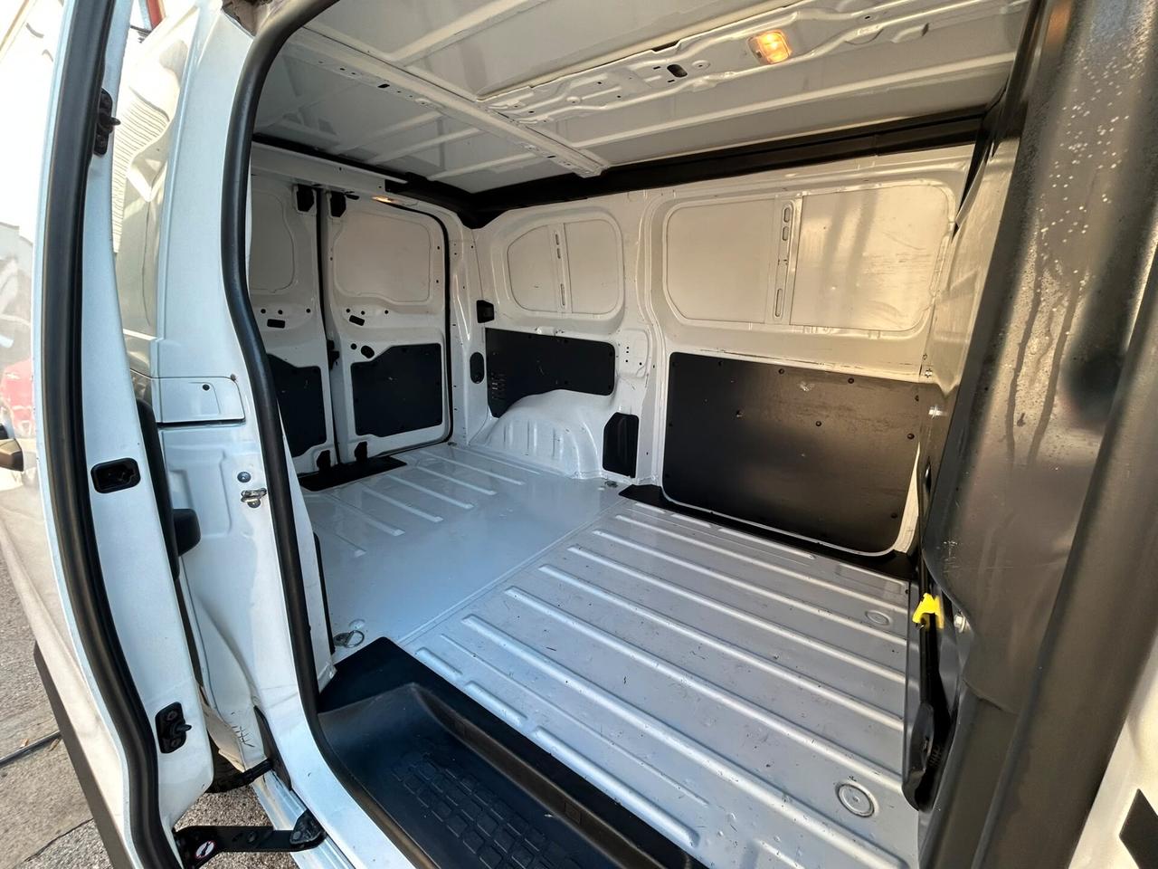 Peugeot EXPERT 4P FURGONE 2.0 BLUEHDI 120 PREMIUM STANDARD