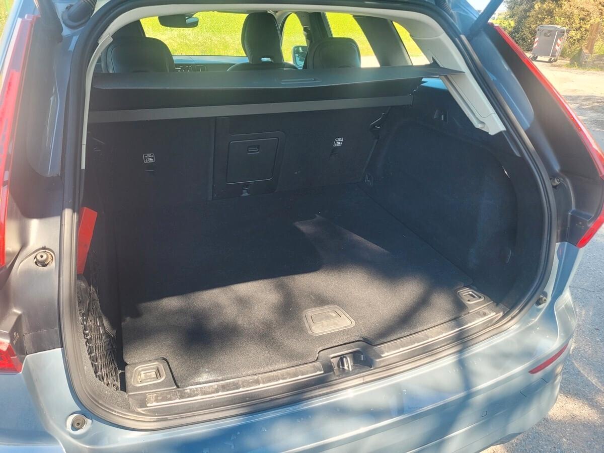 Volvo XC 60 B4 (d) AWD automatico Core