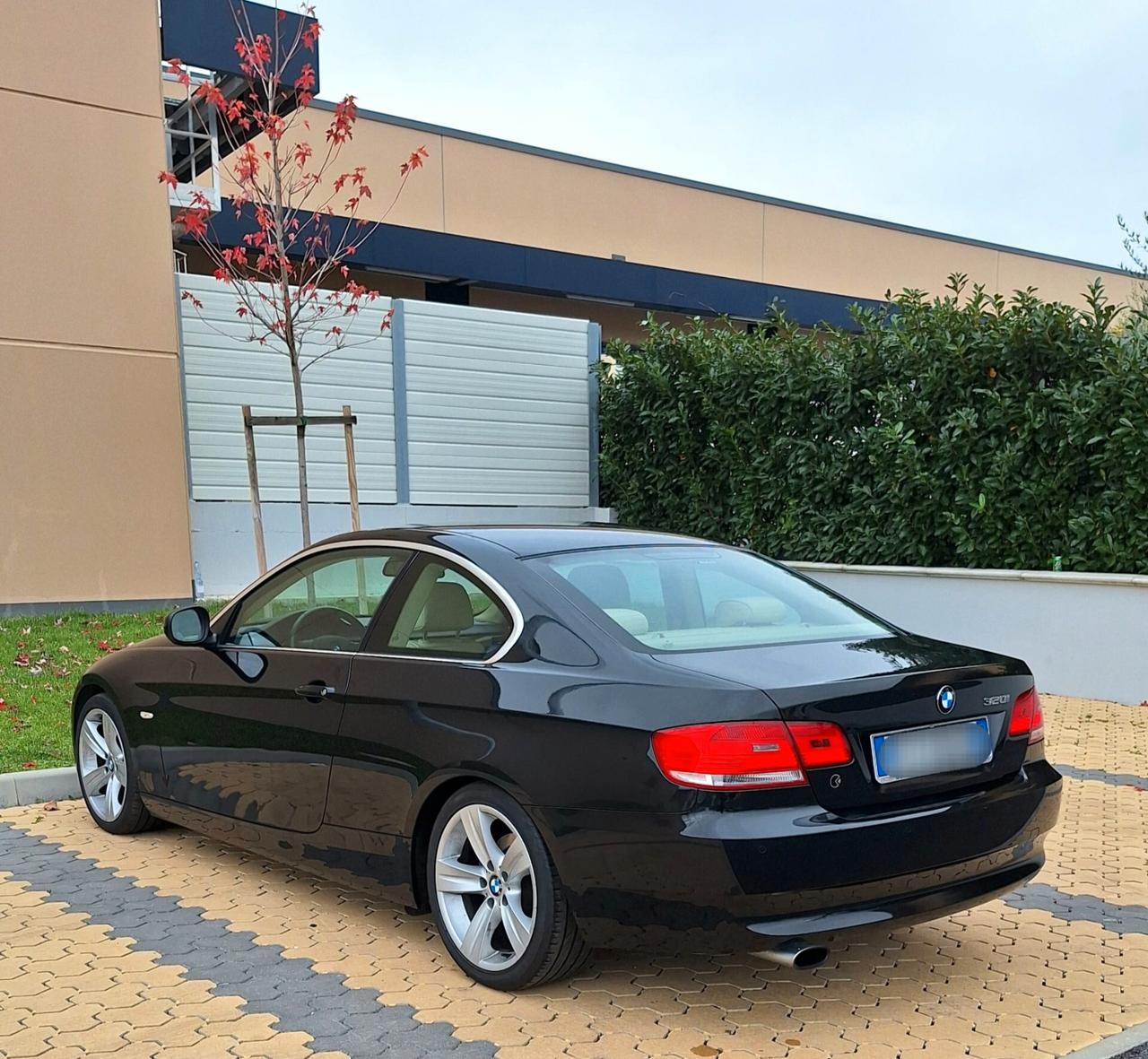 BMW 320i COUPè - 66.000km - PARI AL NUOVO