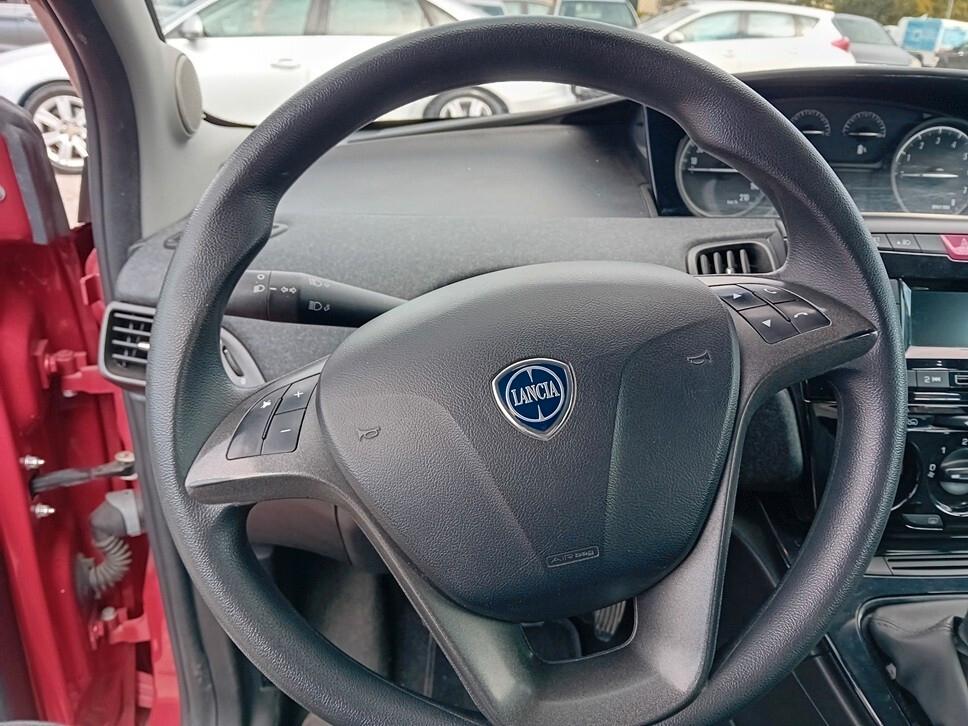 Lancia Ypsilon 1.0 FireFly 5 porte S&S Hybrid Ecochic Silver