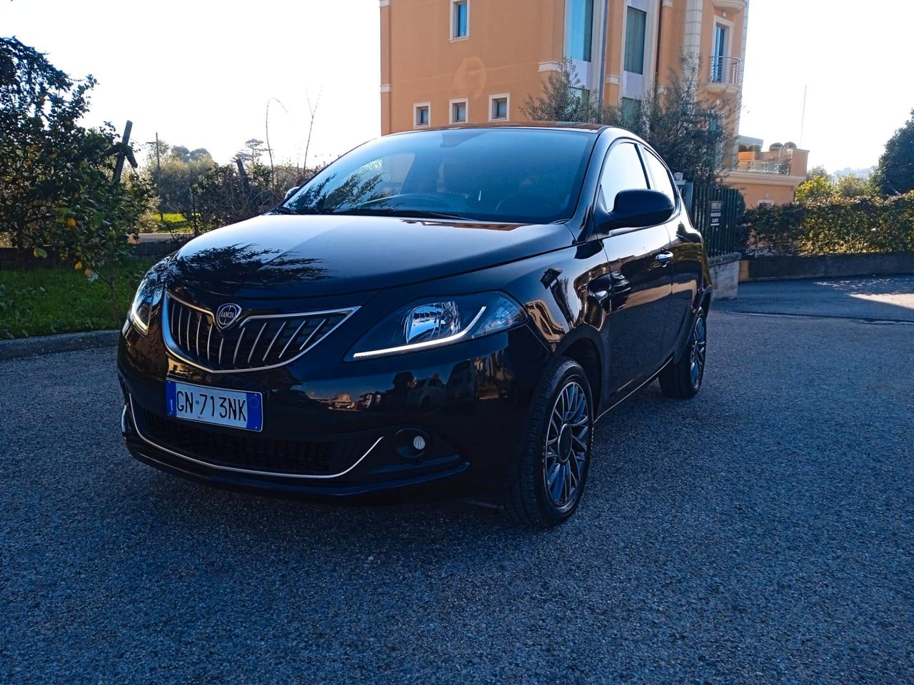 Lancia Ypsilon 1.0 FireFly 5 porte S&S Hybrid Ecoshic Gold