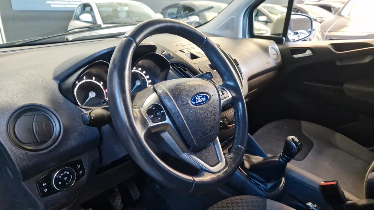 Ford Tourneo Courier 1.0 EcoBoost 100 CV Titanium