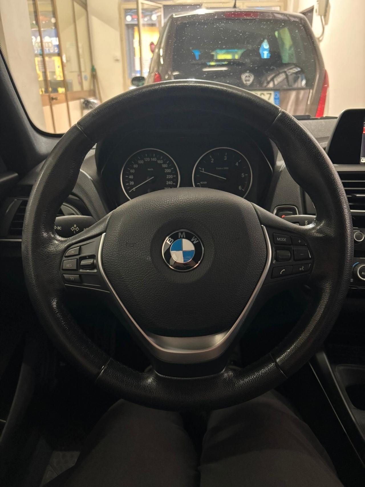 BMW 1er 118d xDrive Advantage