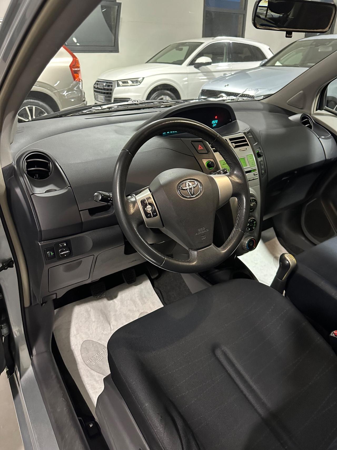 Toyota Yaris 1.3 5 porte Navi