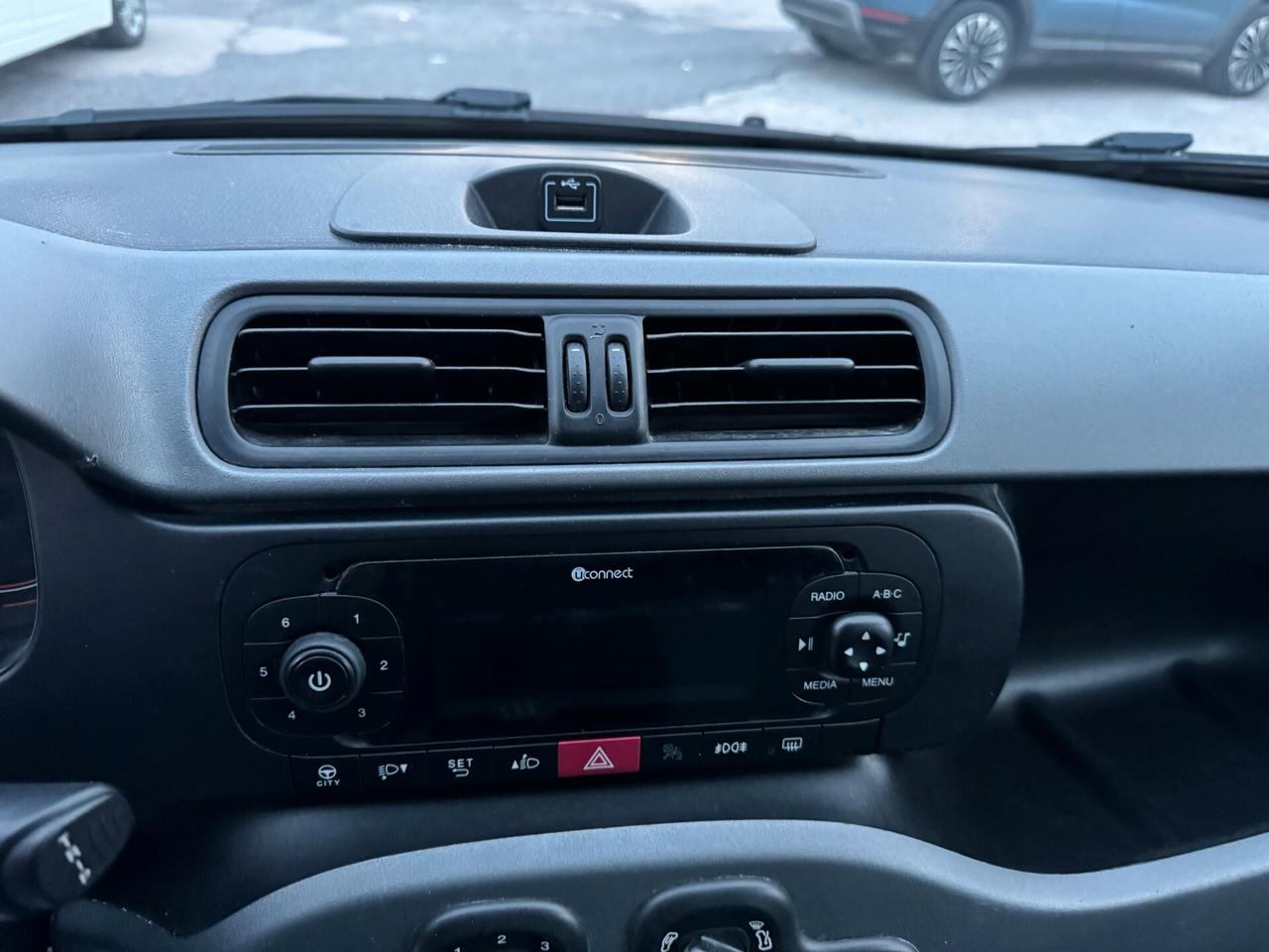 Fiat Panda 1.2 Lounge 2018 COMANDI AL VOLANTE