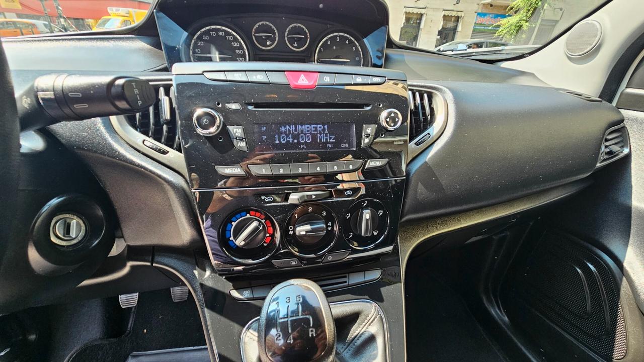Lancia Ypsilon 1.2 69 CV 5 porte Elefantino