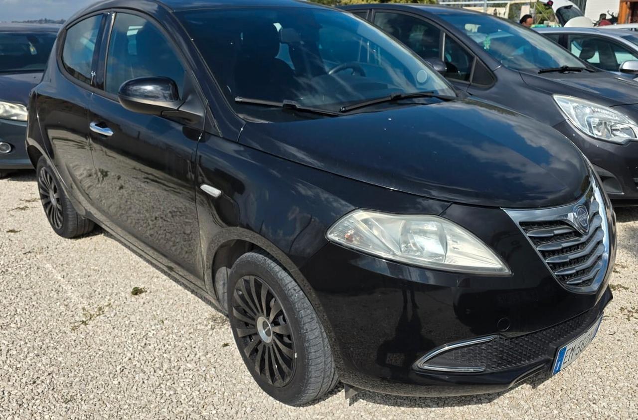 Lancia Ypsilon 1.2 69 CV 5 porte S&S Silver