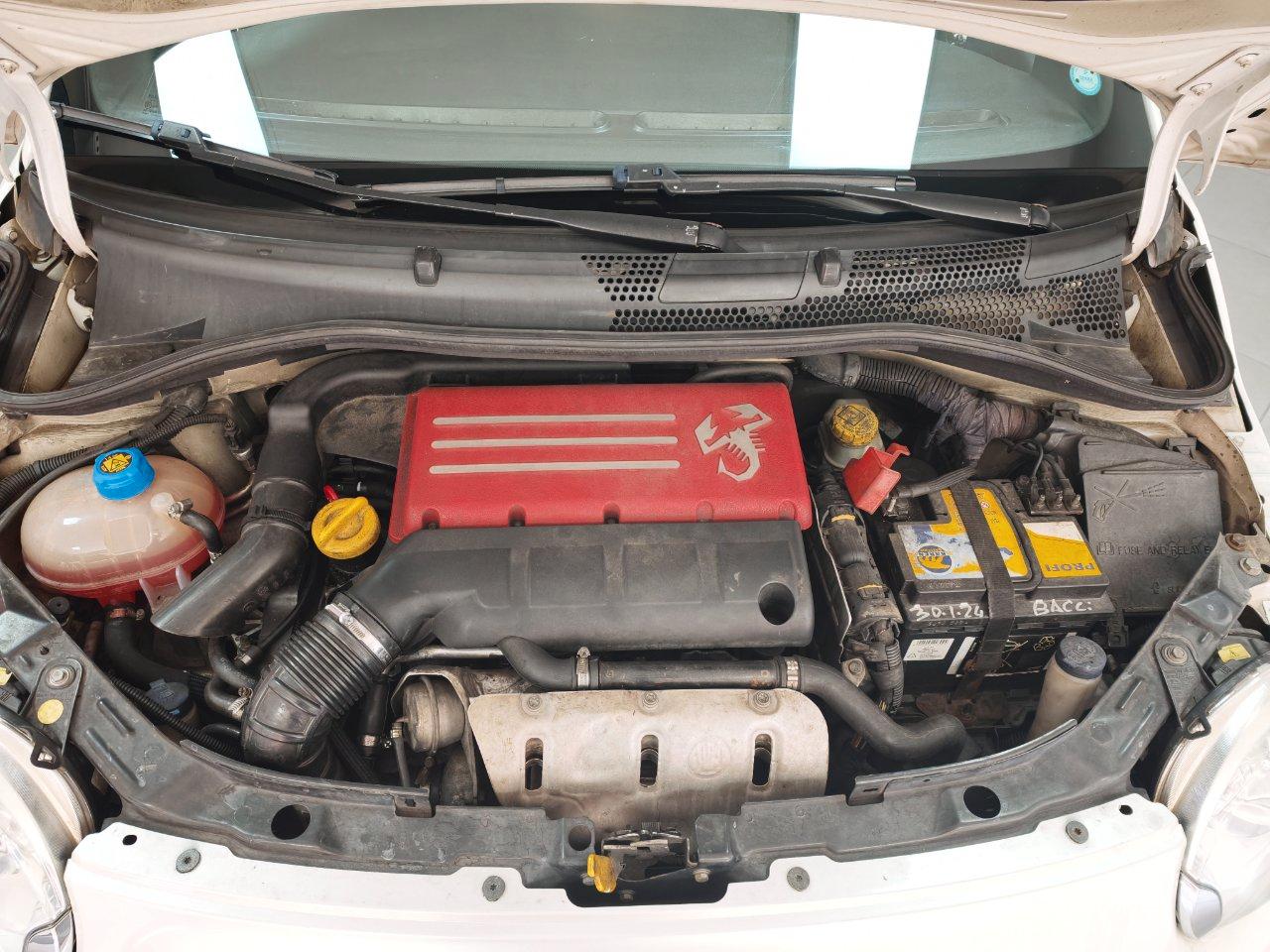 Abarth 500 1.4 16v turbo t-jet 135cv LEGGI