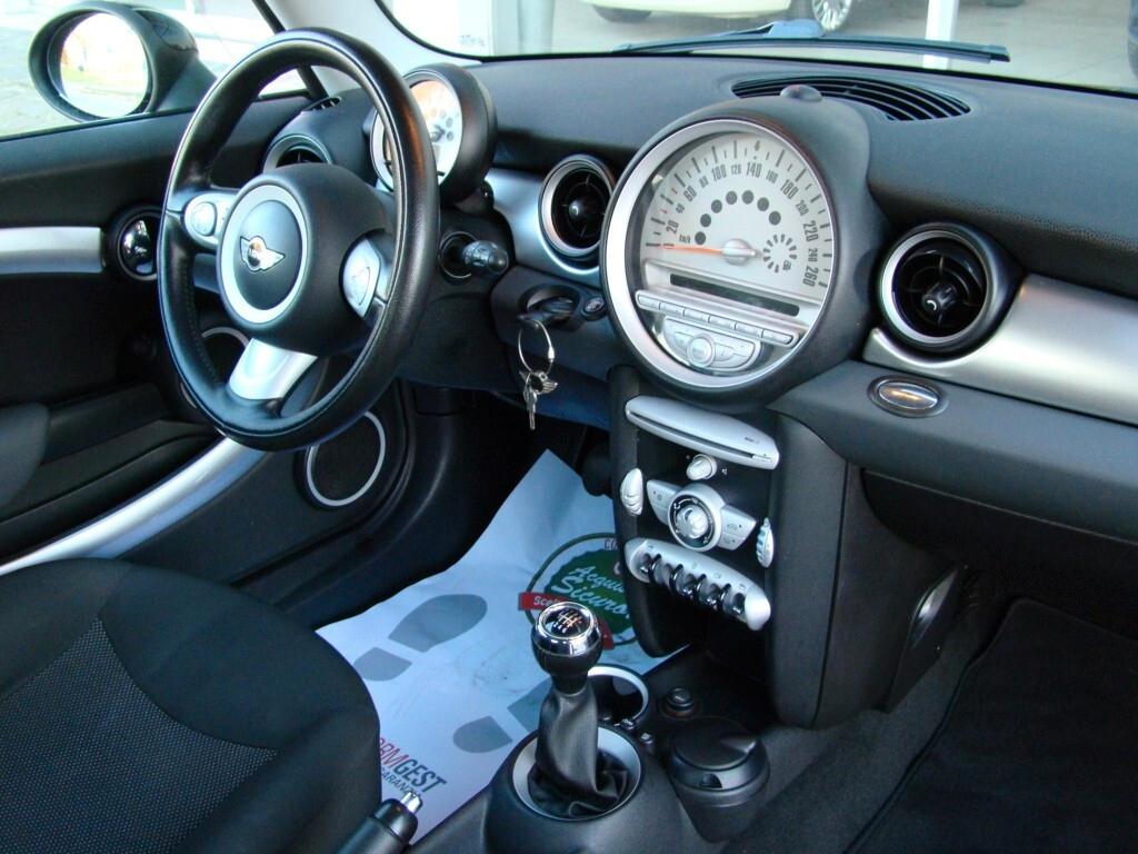 Mini 1.4 16V 75CV. One