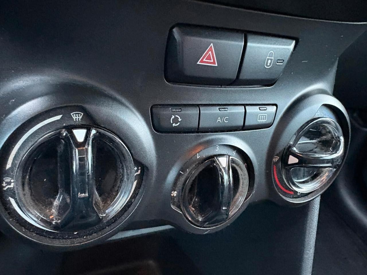 Peugeot 208 ACTIVE 1.4 HDi 68 CV 5 porte