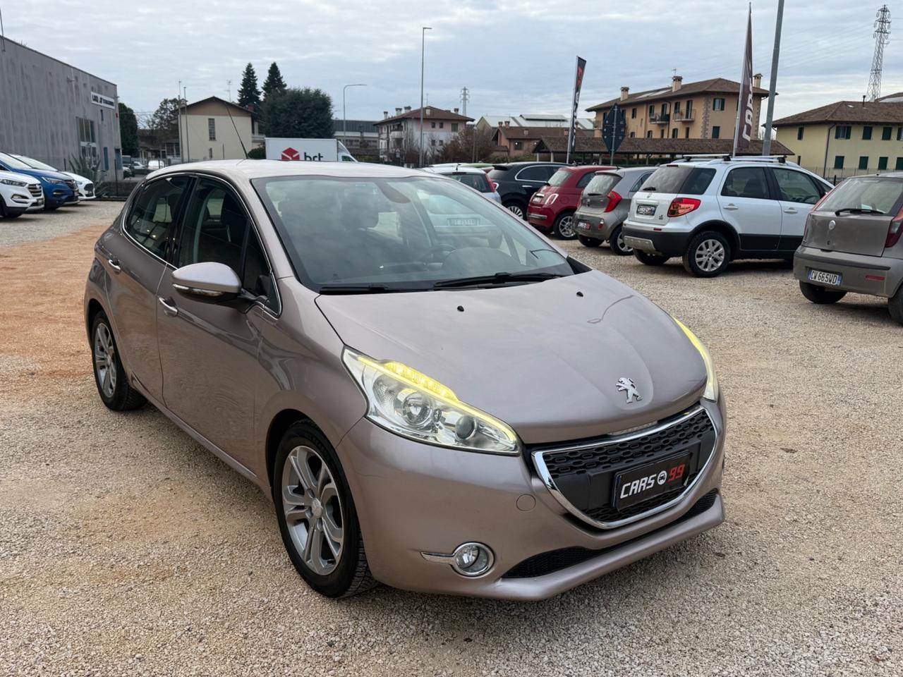Peugeot 208 1.4 HDi 68 CV 5 porte Allure