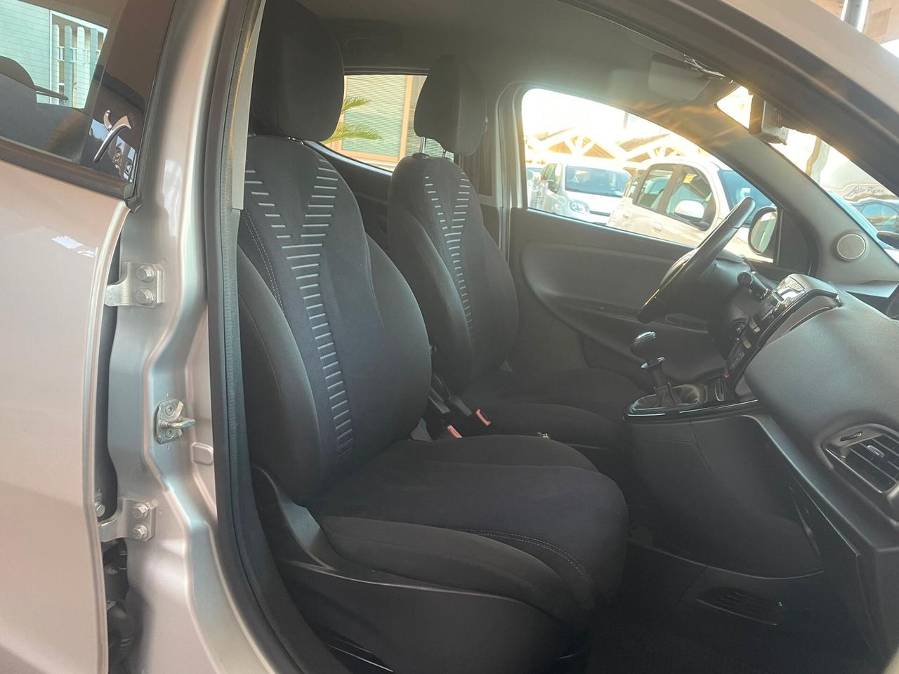 Lancia Ypsilon 0.9 TwinAir 85 CV 5 porte S&S Platinum