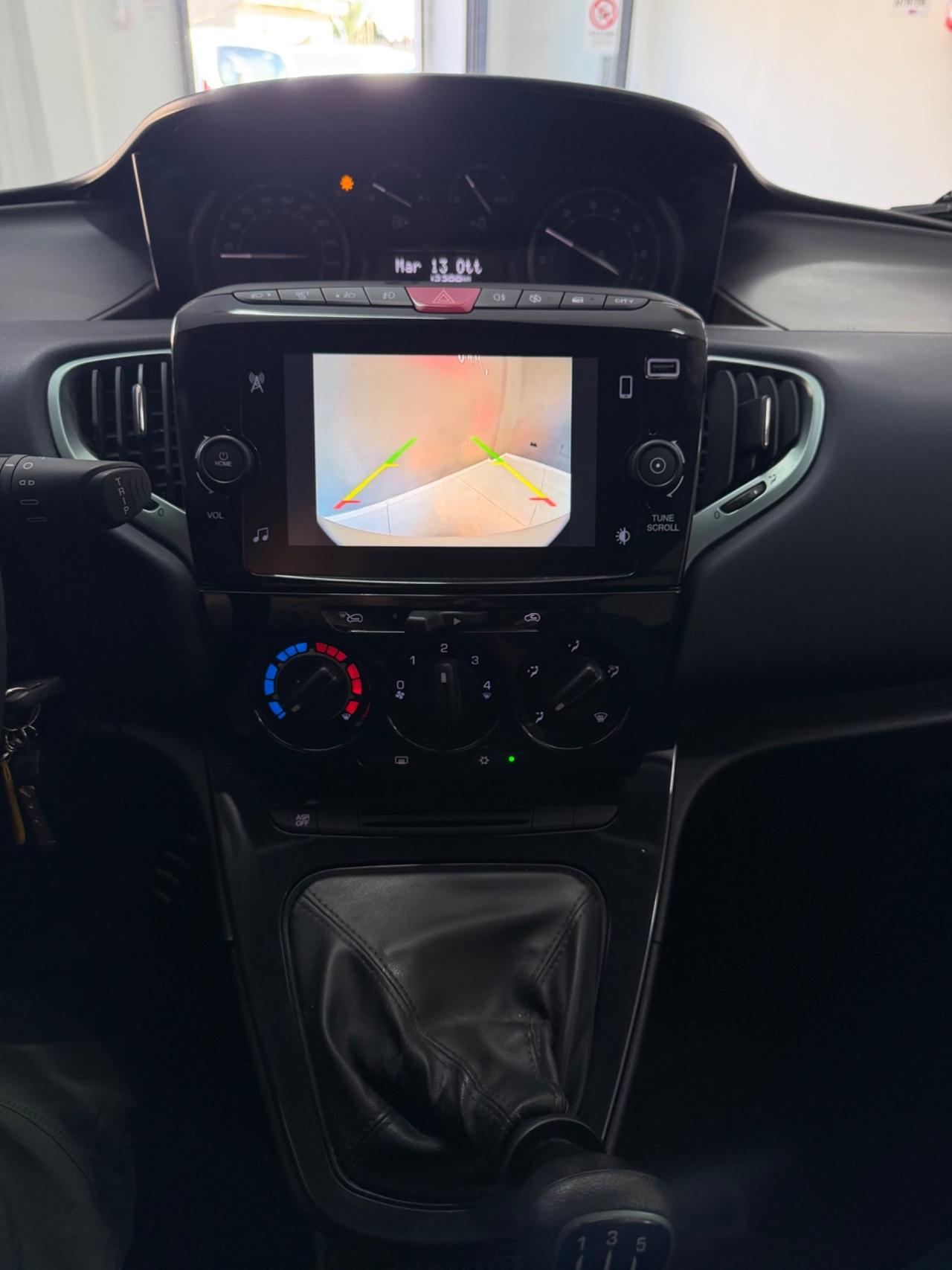 Lancia Ypsilon 1.0 Hibrid GPL