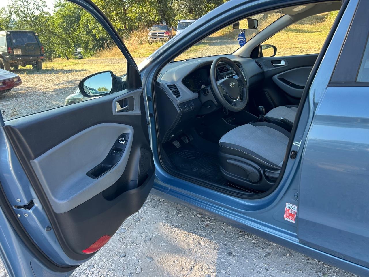 Hyundai i20 1.2 84 CV 5 porte Comfort neopatentati permute