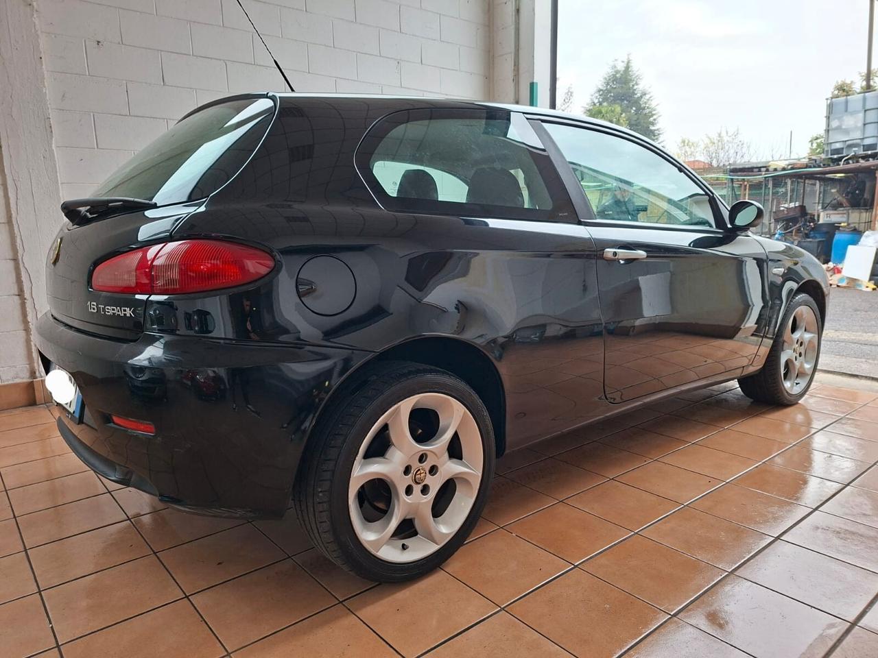 Alfa Romeo 147 3p 1.6 ts 16v BlackLine 105cv, adatta a neop.