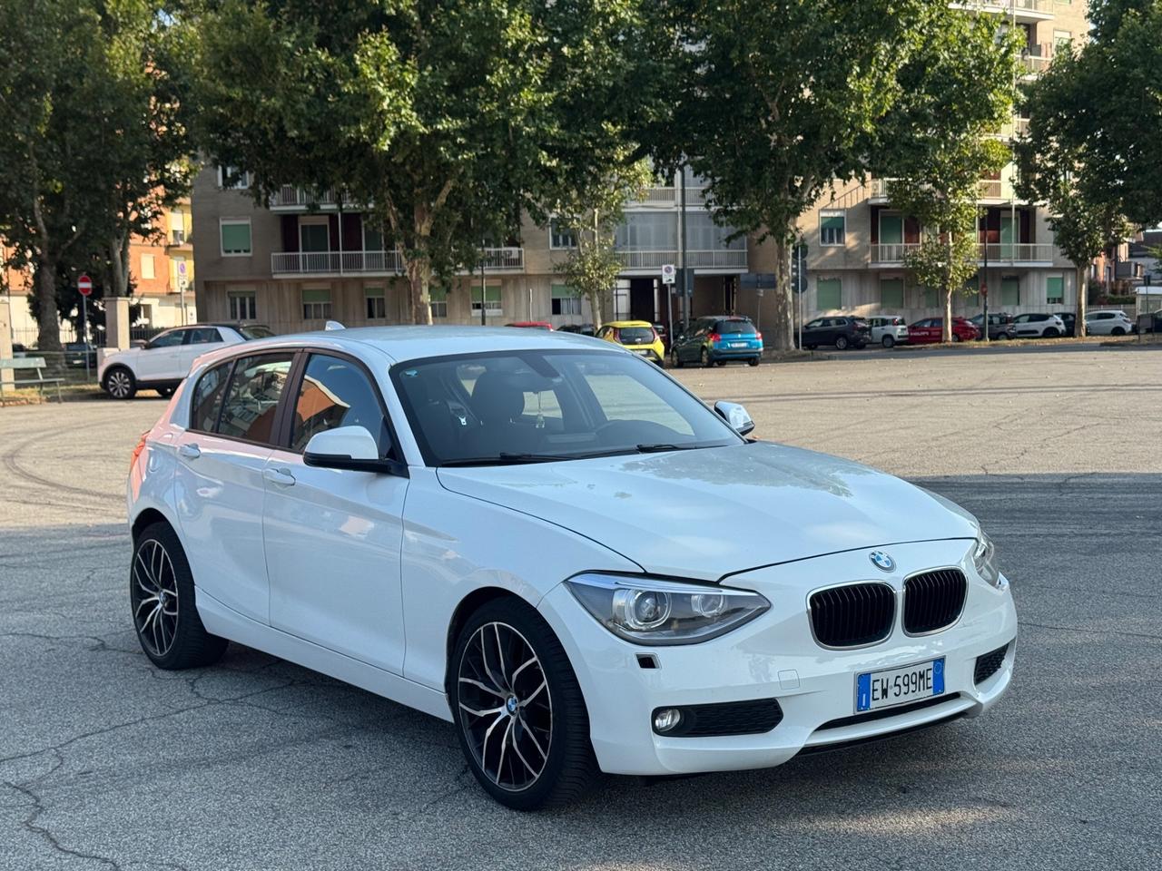 Bmw 116 116d 5p. Urban