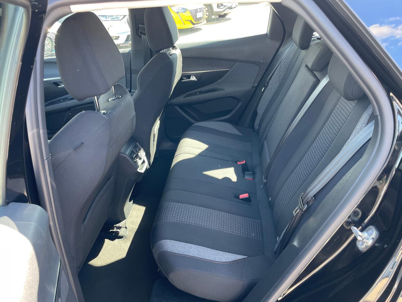 Peugeot 3008 1.5 BlueHDi 130cv EAT8 Active Business-NAVIGATORE-RETROCAMERA