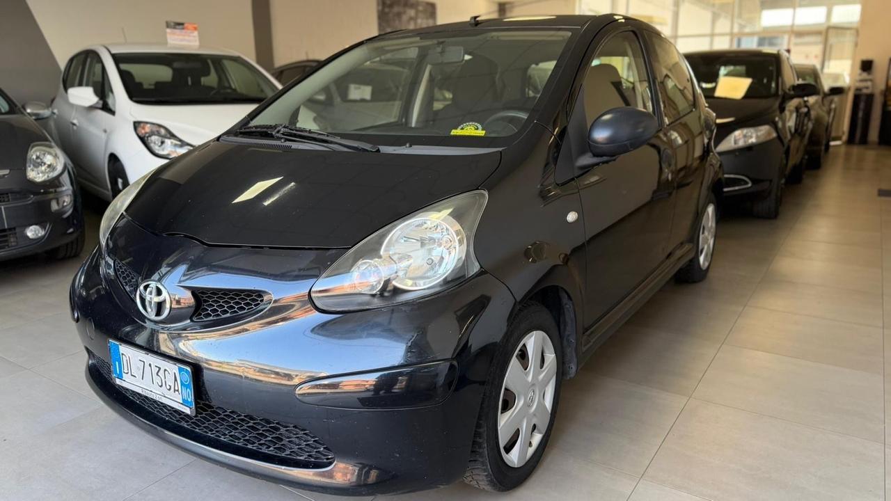 Toyota Aygo 1.0 12V VVT-i 5 porte Sol