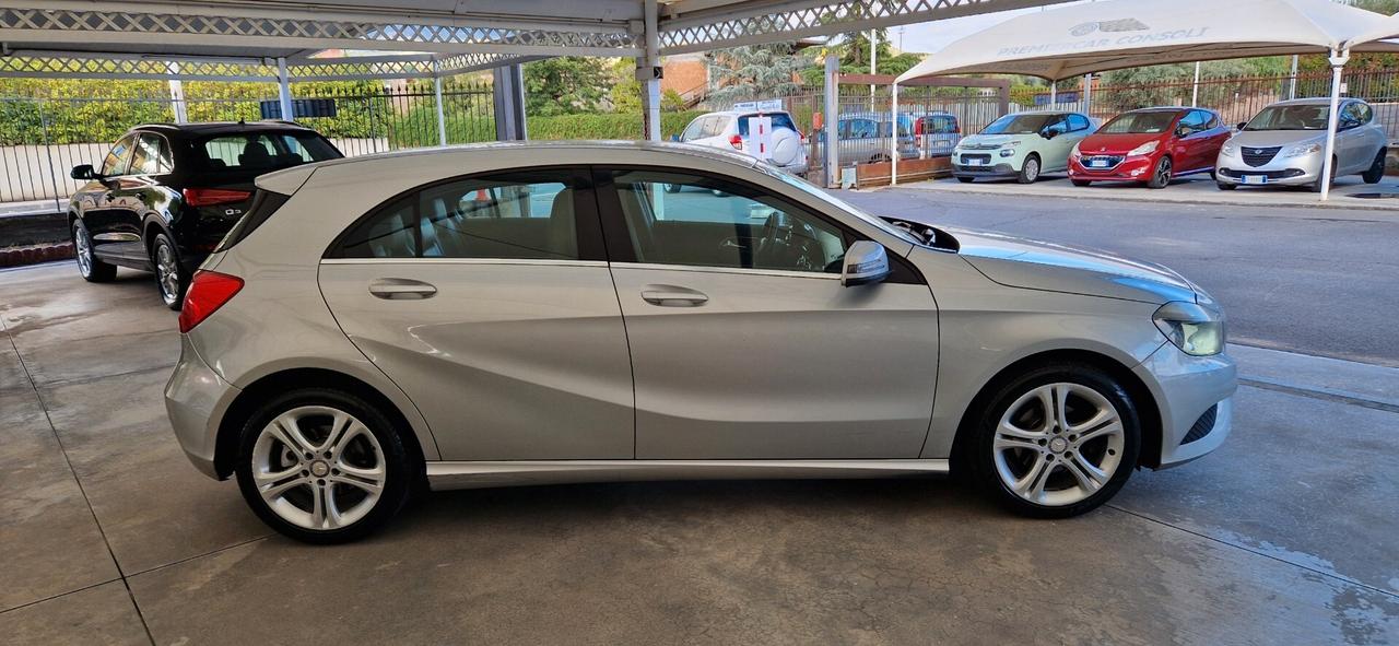 Mercedes A 180 CDI Premium * Navi - Led - Retrocamera *